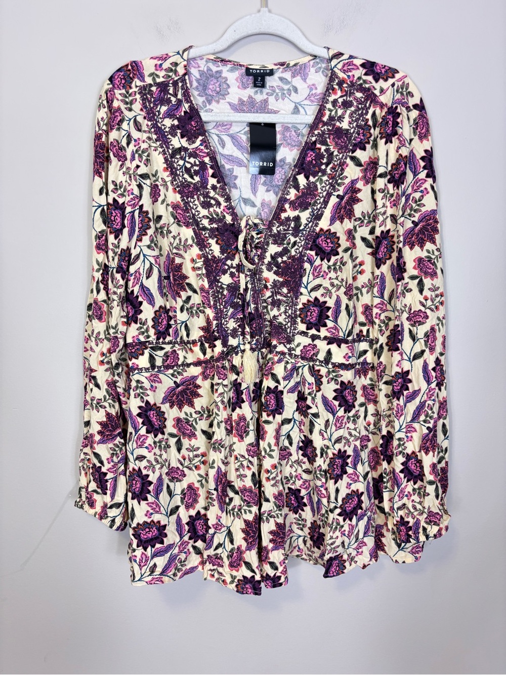 New torrid Cream Floral V-Neck Boho Tunic with Purple Accents 2X